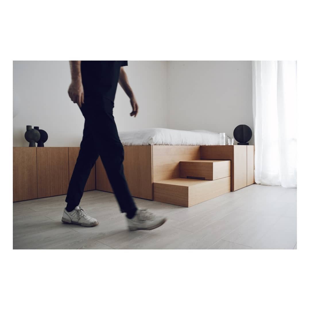 Lit sur mesure avec marche coulissante — photo 2