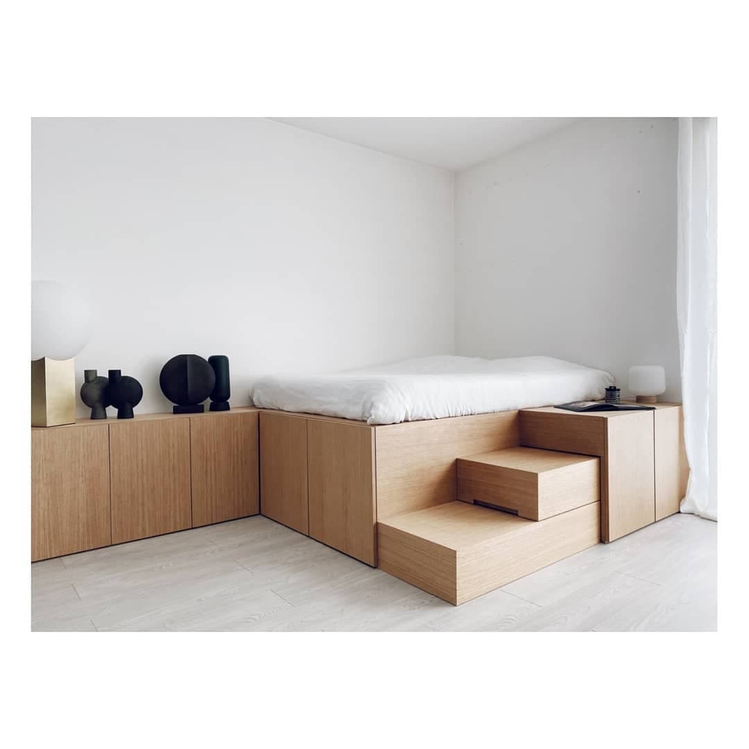 Lit sur mesure avec marche coulissante